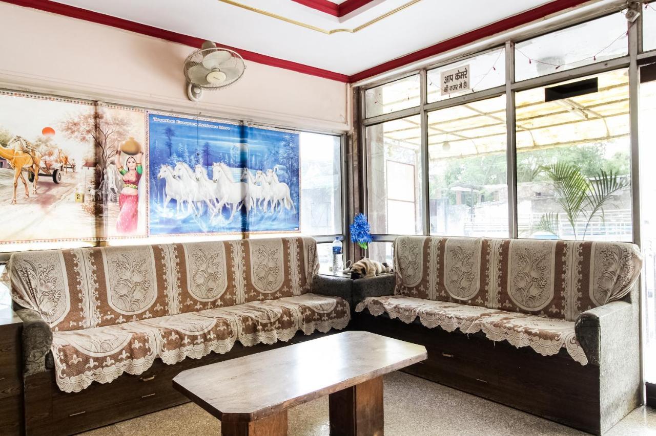 ג'איפור Oyo Hotel Apoorva Deluxe מראה חיצוני תמונה